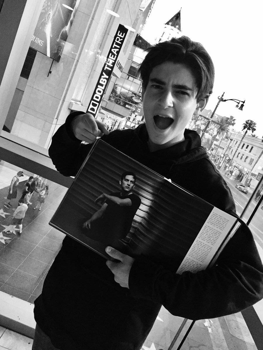 大卫马佐兹 David Mazouz