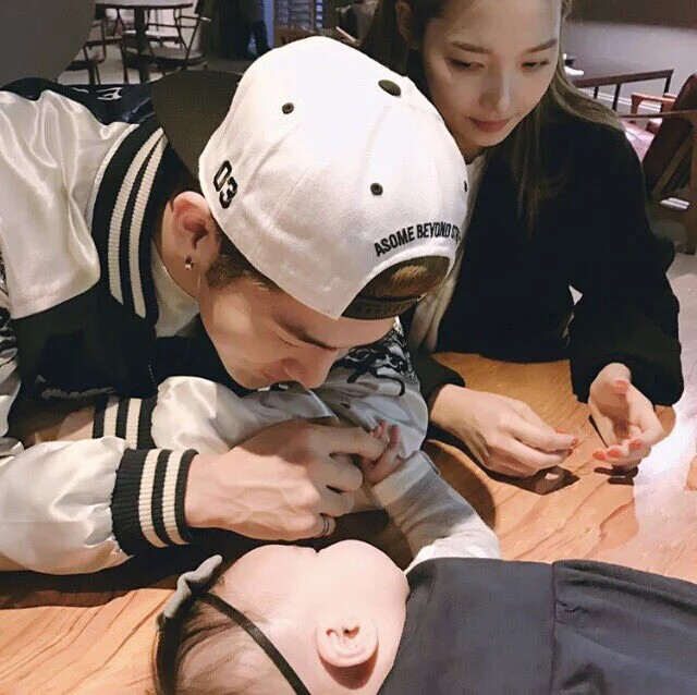 K.A.R.D BM&Somin 还有Somin的侄女^