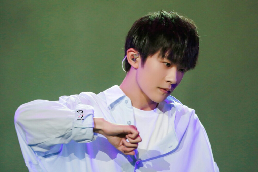 #易烊千玺 #TFBOYS 薛之谦深圳演唱会 高清 帅气 舞蹈担当易烊千玺