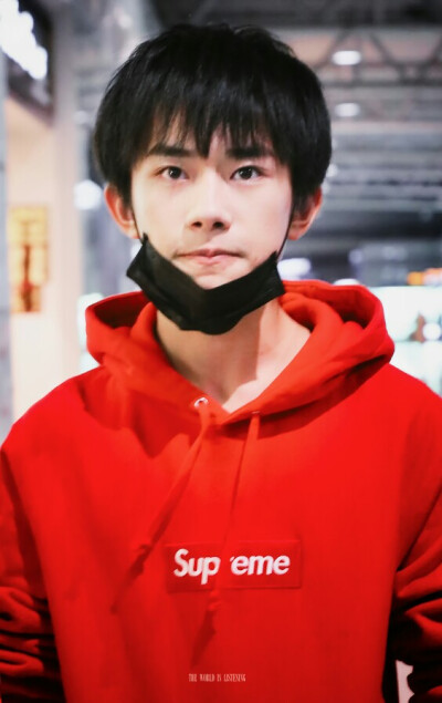 #易烊千玺 #TFBOYS 机场饭拍 高清 帅气 时尚担当易烊千玺