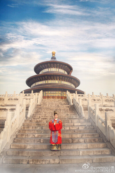 天坛记--足踏圆丘祭昊天，焚香祈愿祷丰年。 摄影@粉黛流芳中国古典服饰艺术摄影 ，出境@sommous小思 