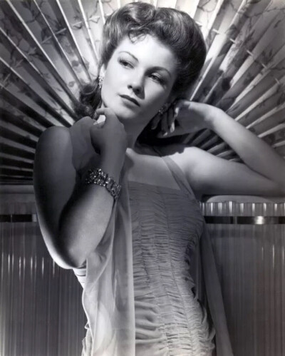 Anne Baxter 安妮·巴克斯特