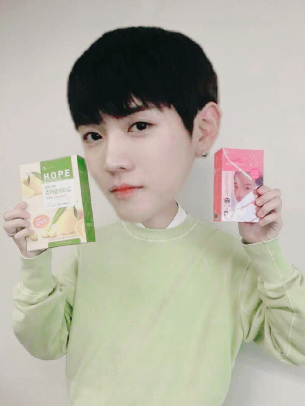 崔珉起，好看到发光的莲花