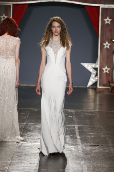 Jenny Packham(珍妮·帕克汉) 2018春夏婚纱系列发布秀