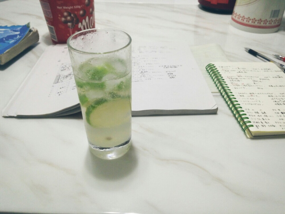 给深夜还在学习的自己调杯酒 || mojito，爽~