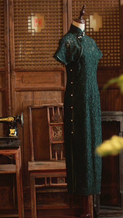 墨绿色蕾丝旗袍