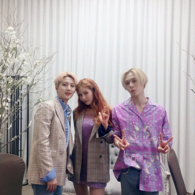 Triple H(트리플 H) TRIPLE H 金泫雅（Kim Hyun A） 李会泽（Hui） 金孝钟（E'Dawn） 美图 壁纸 马儿 泫雅