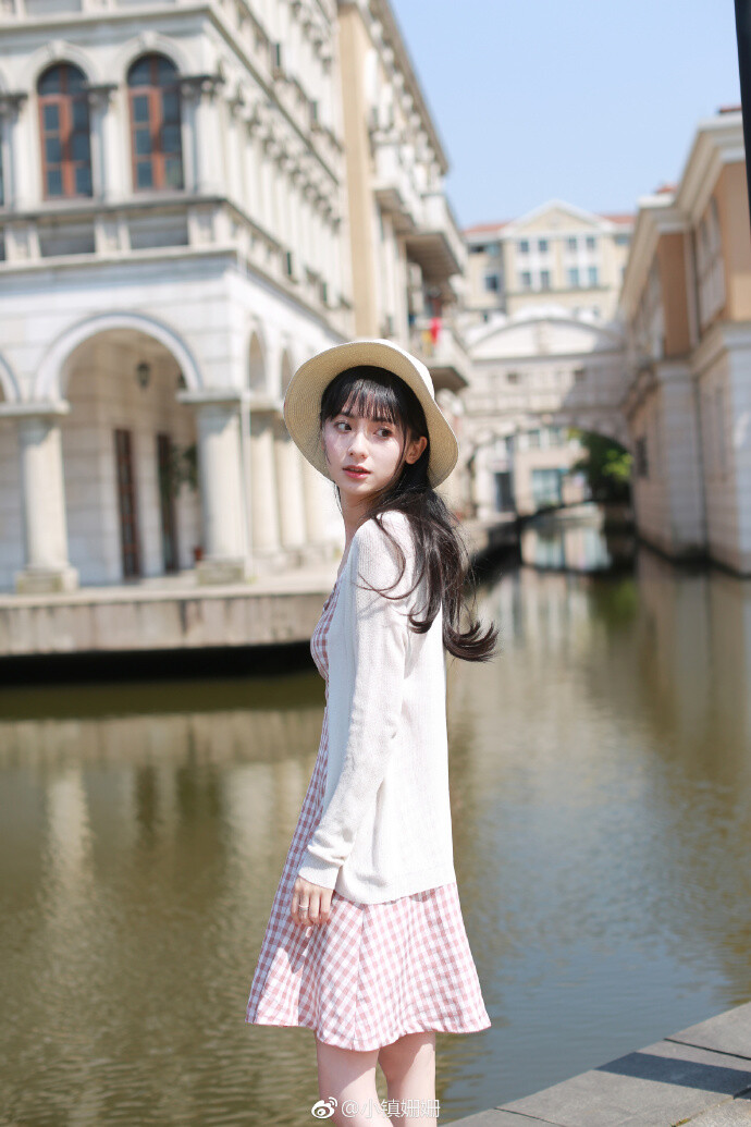 日马夫人小镇姗姗