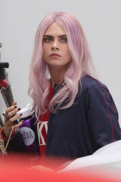 Cara Delevingne 卡拉 卡抽 粉毛抽超好看啊呀呀呀呀呀呀