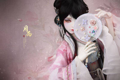 花仙-月西
蔻丹添妩媚，罗珮绕朦胧