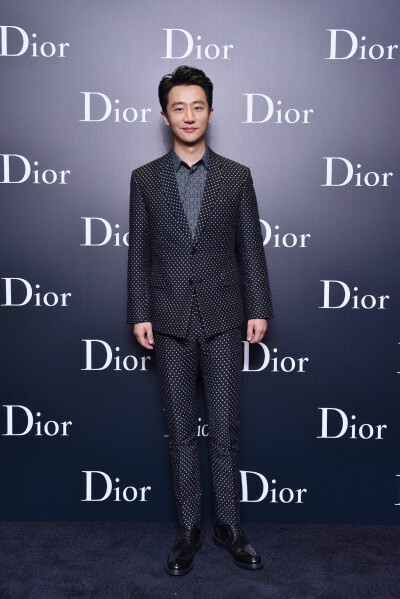 迪奥中国区品牌大使黄轩 出席Dior Homme 上海恒隆广场全新旗舰店盛大开幕，暨Dior Homme x Sennheiser 跨界合作系列发布－黄轩