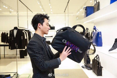 迪奥中国区品牌大使黄轩 出席Dior Homme 上海恒隆广场全新旗舰店盛大开幕，暨Dior Homme x Sennheiser 跨界合作系列发布－黄轩