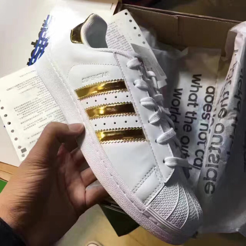 adidas金色贝壳头