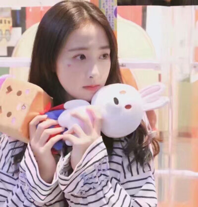 女生头像，一辈子短短几十年，我想努力抓住眼前的你