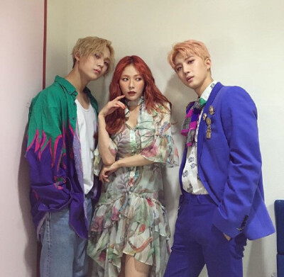 Triple H(트리플 H) TRIPLE H 金泫雅（Kim Hyun A） 李会泽（Hui） 金孝钟（E'Dawn） 美图 壁纸 马儿 泫雅