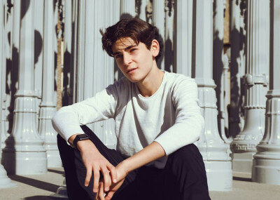 大卫马佐兹 David Mazouz