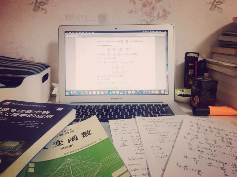 感觉已经很久没有更新自己的这个专辑了……因为这学期真是忙到炸-_- 我在想我为什么要报这个专业，做事很后悔...希望接下来的五月能对我好点，然后等着第一次托福考完可以出去浪一下啦～～