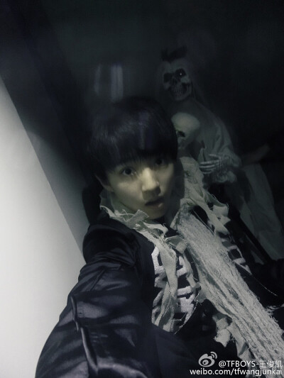 TFBOYS王俊凯 2015-10-31 微博配图。