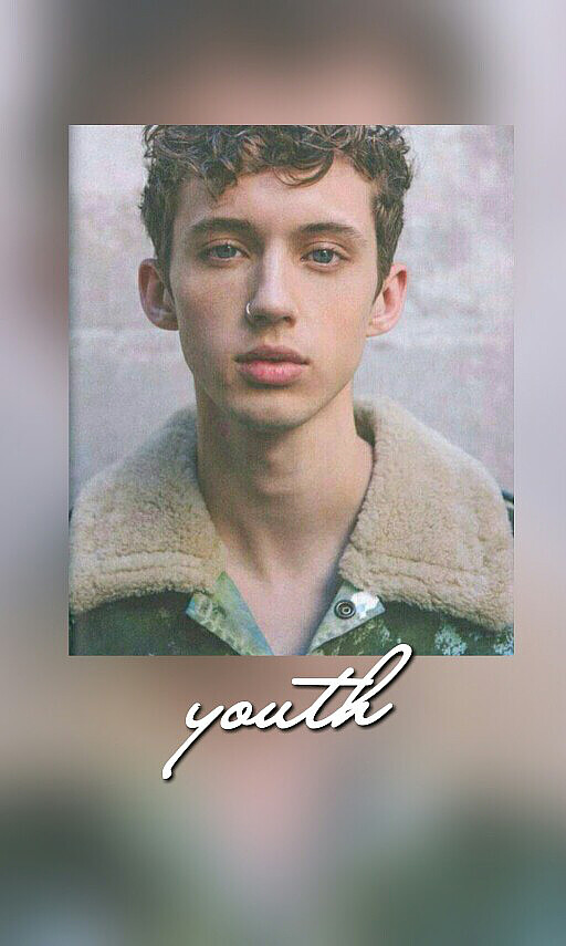 troye sivan
#头像#壁纸#存图舔颜
戳戳美颜盛世
优美的分割线――――――――――――
看到自己搜集或制作的图片有受到喜爱我也就放心了，图片不多，喜欢就好。重点得听歌哦亲爱的们！
――――――――――――
“我爱你”
“你心里还留下什么给爱呢？”
――《少年汉尼拔》
by儿童有何吩咐