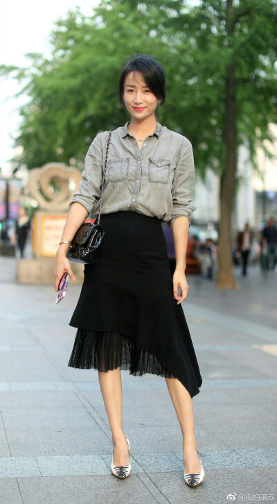 5月5日街拍更新，牛仔衣配美裙的气质美！ ​​​