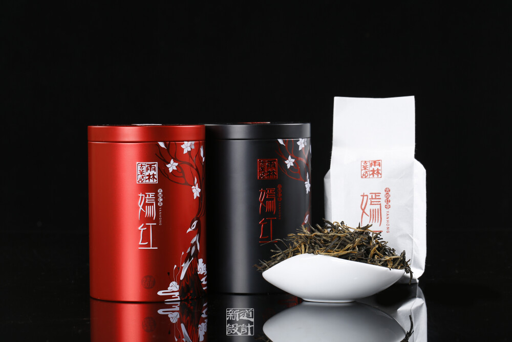 新道设计作品
雨林古茶坊
古树红茶 嫣红 古树红茶
铁罐 礼盒包装设计