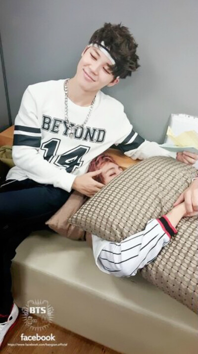 95line vmin
防弹少年团 BTS bangtanboys
金南俊 金硕珍 闵玧其 郑号锡 朴智旻 金泰亨 田柾国