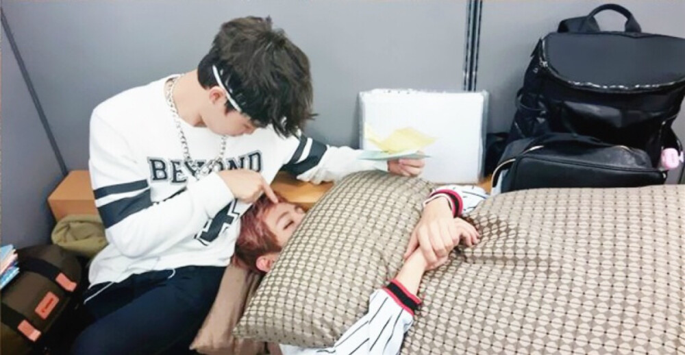 95line vmin
防弹少年团 BTS bangtanboys
金南俊 金硕珍 闵玧其 郑号锡 朴智旻 金泰亨 田柾国