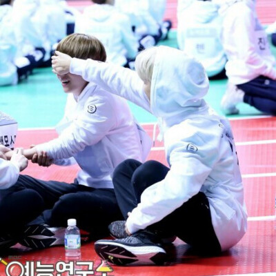 95line vmin
防弹少年团 BTS bangtanboys
金南俊 金硕珍 闵玧其 郑号锡 朴智旻 金泰亨 田柾国