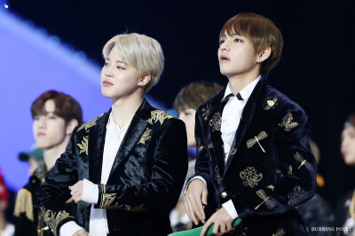 95line vmin
防弹少年团 BTS bangtanboys
金南俊 金硕珍 闵玧其 郑号锡 朴智旻 金泰亨 田柾国