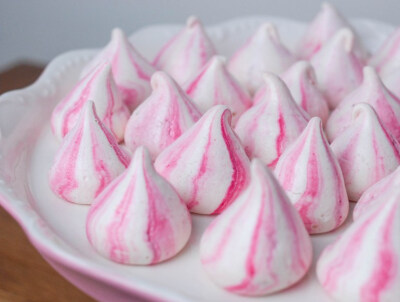 Meringue Kisses