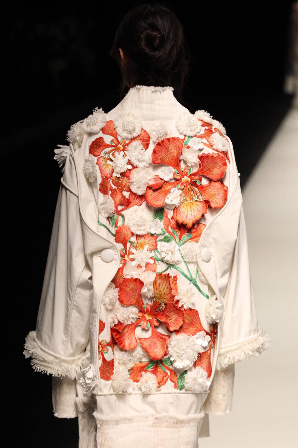 Nguyen Cong Tri Nº10 | Floral details