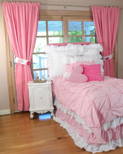 小户型女生卧室粉色窗帘装修效果图片