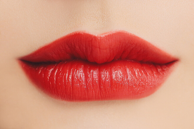 3CE RED RECIPE LIP COLOR #211 : 오늘 내 입술은 촉촉 맑음 맑은 퓨어 레드 #돌리