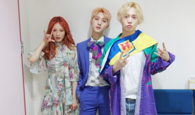 Triple H(트리플 H) TRIPLE H 金泫雅（Kim Hyun A） 李会泽（Hui） 金孝钟（E'Dawn） 美图 壁纸 马儿 泫雅
