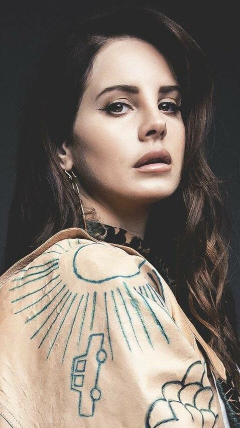 Lana Del Rey
不笑是深到骨子里的冷艳，一笑是甜到心头上的明媚