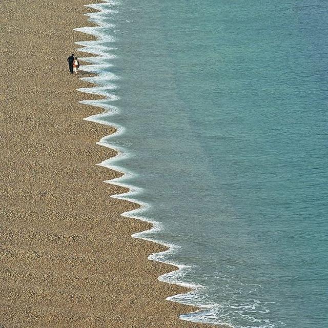 海浪形成了极富韵律的海之牙