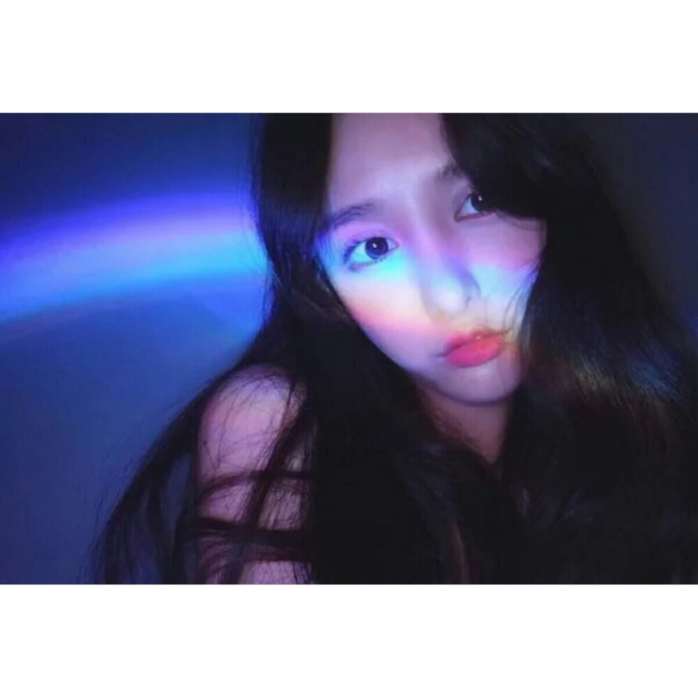 女生头像，欧美，彩虹，白边头像
落星姐姐