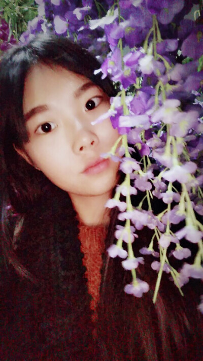 星空错觉艺术馆，美丽的人儿开在花丛中