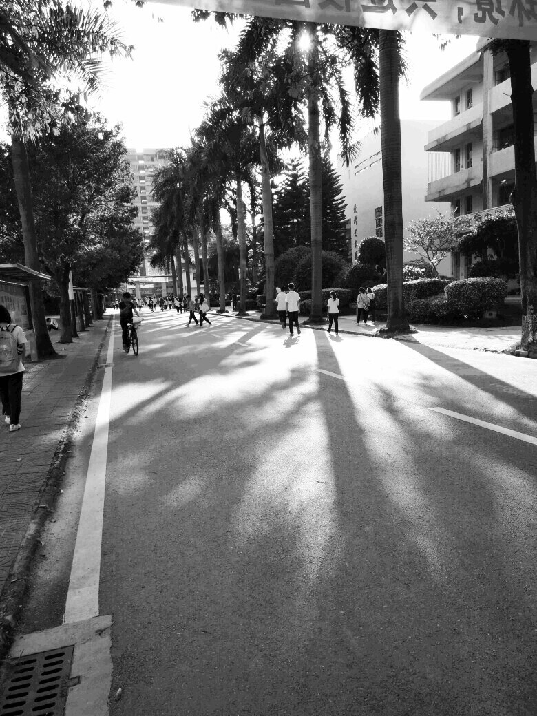 光怪陆离
我在哪
噔噔噔我在你身后呀