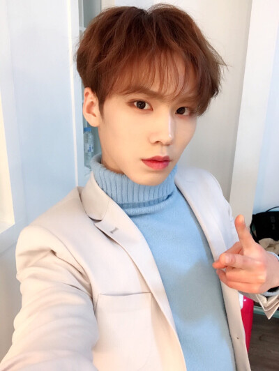 Astro（아스트로）金明俊（MJ）朴真祐（JINJIN）车银优（EUNWOO）文彬（MOONBIN）朴敏赫（Rocky）尹产贺（Yoon SANHA）