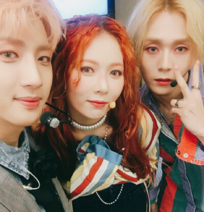 Triple H(트리플 H) TRIPLE H 金泫雅（Kim Hyun A） 李会泽（Hui） 金孝钟（E'Dawn） 美图 壁纸