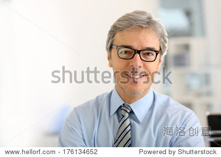 Portrait of senior businessman with eyeglasses