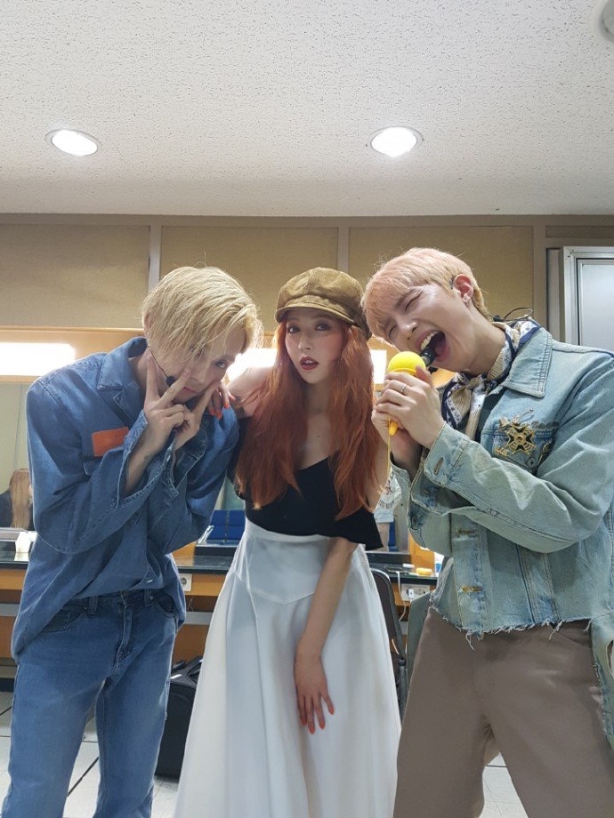 Triple H(트리플 H) TRIPLE H 金泫雅（Kim Hyun A） 李会泽（Hui） 金孝钟（E'Dawn） 美图 壁纸 马儿 泫雅