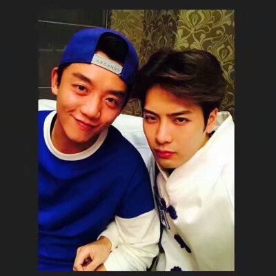 王嘉尔与跑男们的合照 太帅了 