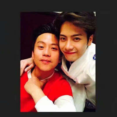 王嘉尔与跑男们的合照 太帅了 