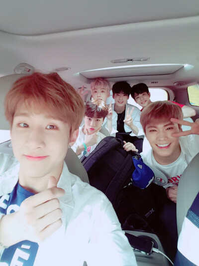 Astro（아스트로）金明俊（MJ）朴真祐（JINJIN）车银优（EUNWOO）文彬（MOONBIN）朴敏赫（Rocky）尹产贺（Yoon SANHA）AROHA