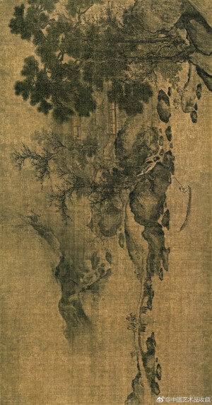 【 宋 佚名 《秋溪待渡图》 】册页，绢本，浅设色，29×54.5cm，台北故宫博物院藏。清朗的空气里，传来唉乃的摇橹声与达达的足蹄声，坡岸上两名荷担的村夫在巨松下静待划驶而来的渡舟；另有主仆一行五人，正悠闲地在长桥上骑驴（或骡）漫行。长桥尽处，坐落着一座溪涧环绕的华美庄院。氤氲的烟岚，将庄院、峦石、林木、长桥…