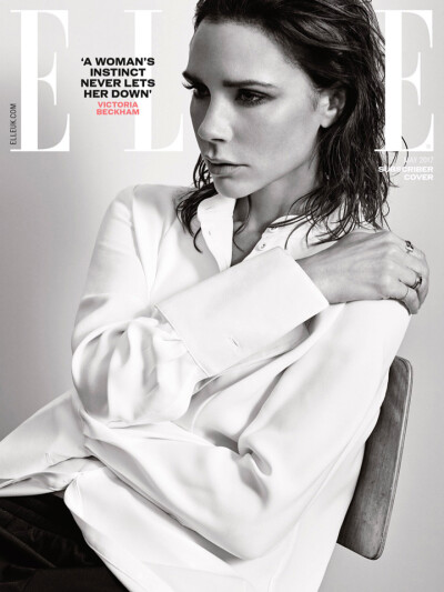 Victoria Beckham（维多利亚·贝克汉姆）登上《Elle》杂志2017年5月封面，白色衬衣搭配运动裤、球鞋，延续贝嫂一贯的极简风格同时融入了运动元素。
