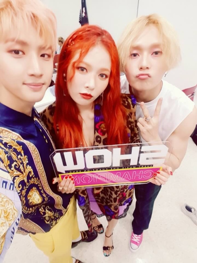 Triple H(트리플 H) TRIPLE H 金泫雅（Kim Hyun A） 李会泽（Hui） 金孝钟（E'Dawn） 美图 壁纸 马儿 泫雅