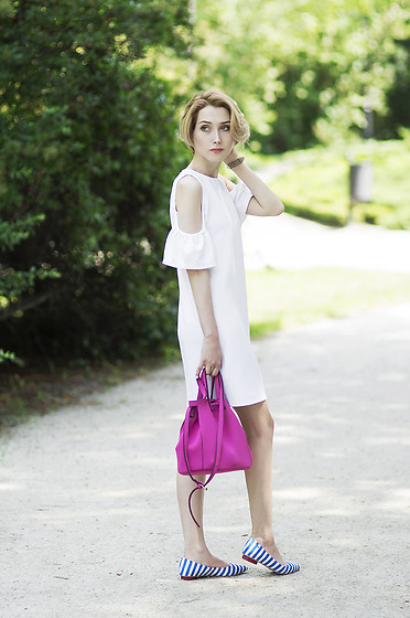 Olga Oktawia - Zara Dress, United Colors Of Benetton Bag, Moschino Shoes - Think pink!